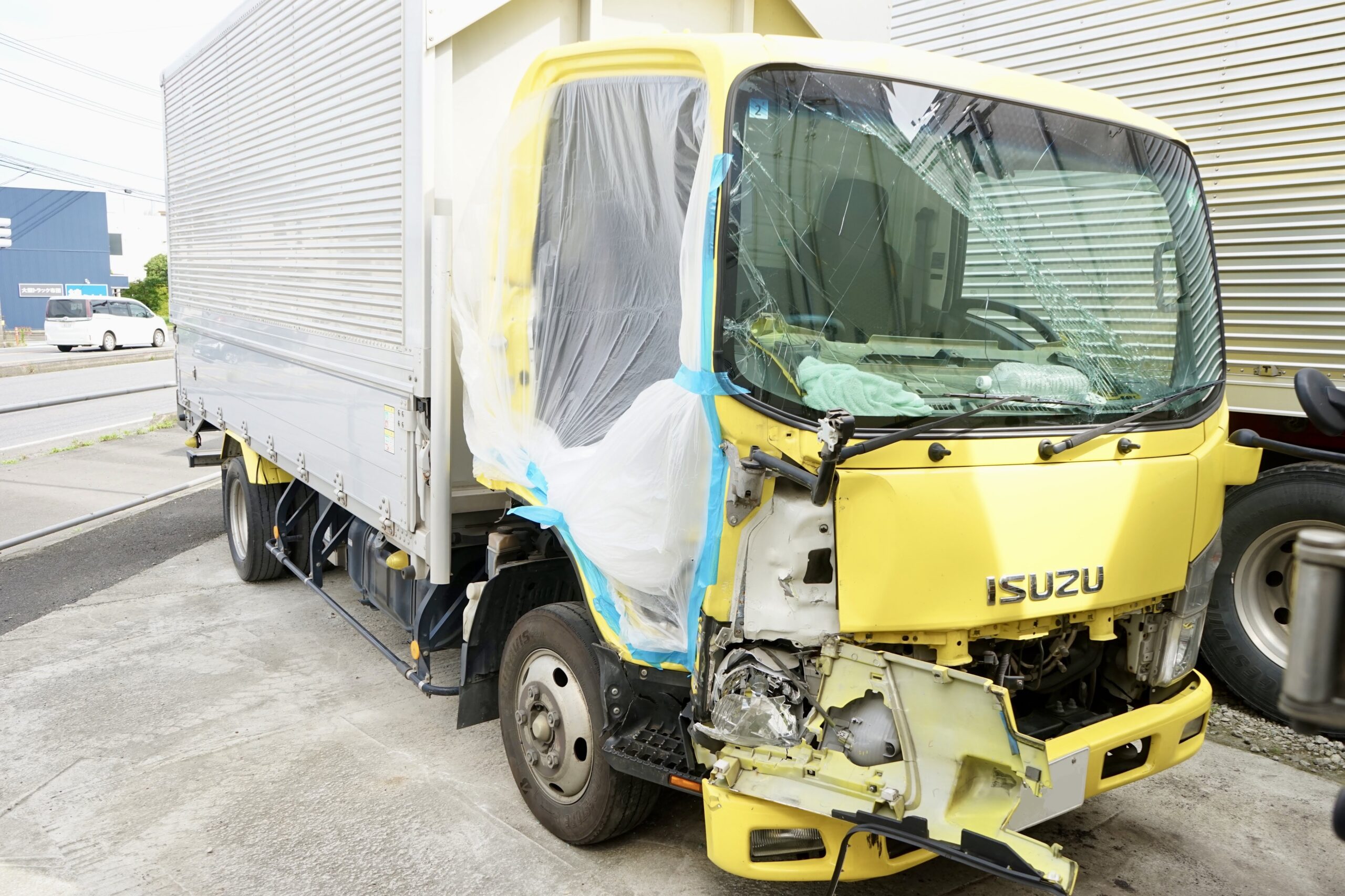 いすゞ エルフ アルミウィング 架装風景